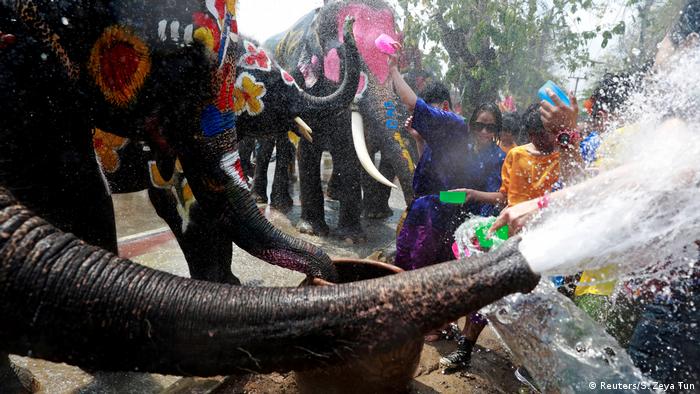 Songkran Neujahr In Thailand Alle Multimedialen Inhalte Der Deutschen Welle Dw 14 04 2019