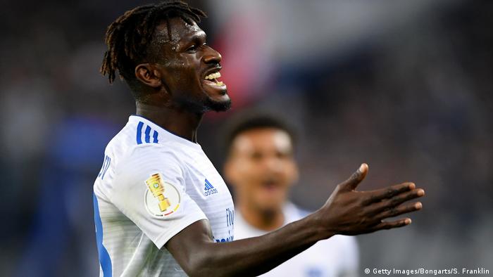 Nov 08, 2021 · um die 25 geocacher aus drei bundesländern haben sich im werdaer pfarrwald getroffen und 700 jungbäume gepflanzt. Footballer Bakary Jatta S Identity Being Investigated By German Authorities Sports German Football And Major International Sports News Dw 07 08 2019