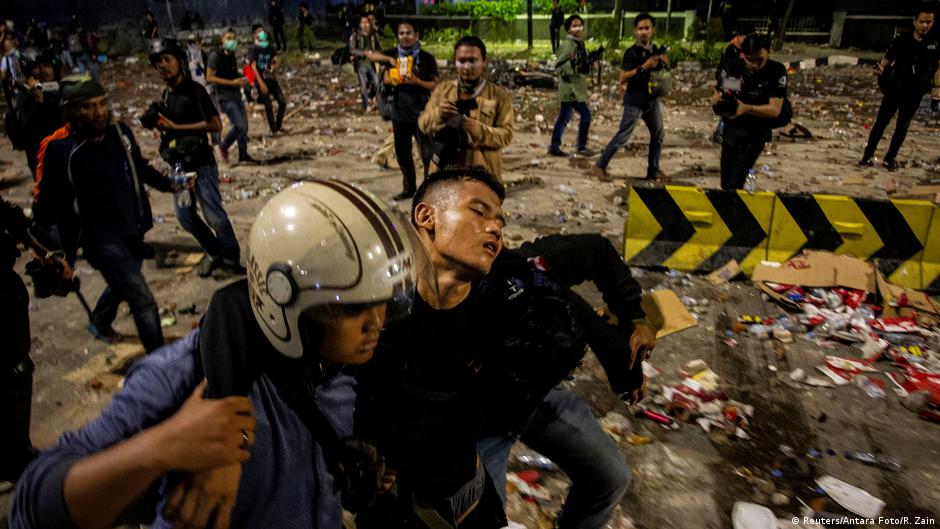 Satu penyebab terjadinya kerusuhan di sebuah rutan di sumatra utara pada . Kerusuhan 22 Mei Sebagai Akhir Demo Berjilid Jilid Kolom Bersama Berdialog Untuk Mencapai Pemahaman Dw 22 06 2019