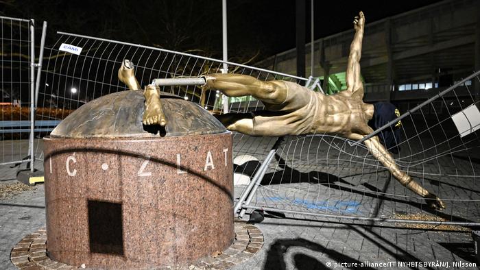 Malmo Ff Zlatan . Malmo Vandals Saw Legs Off Zlatan Ibrahimovic Statue News Dw 05 01 2020