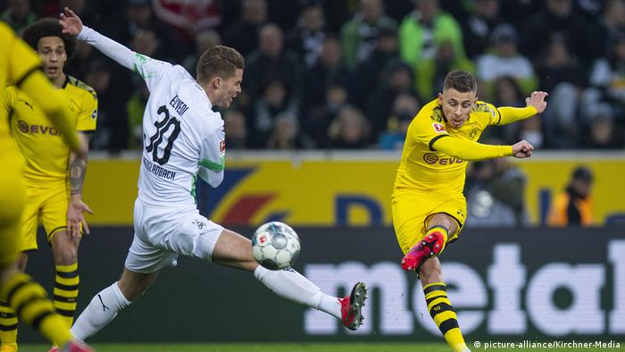 Seine überragende leistung war ausschlaggebend . Bundesliga Bulletin Bayern Extend Lead Bvb Leapfrog Leipzig Protests Continue Sports German Football And Major International Sports News Dw 08 03 2020