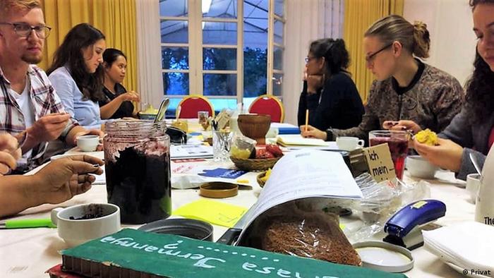 Di artikel kali ini lia berbagi tips belajar bahasa jerman. Bagaimana Orang Jerman Mencela Dan Berkata Kata Mesra Blog Eropa Menurut Warga Indonesia Dan Indonesia Di Mata Warga Eropa Dw 17 04 2020