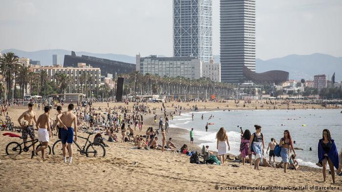 A reporter based in barcelona breaks down the current rules and. Barcelona Tourism In Flux After Coronavirus Lockdown Dw Travel Dw 16 07 2020