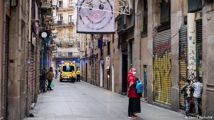 With more and more people tra. Barcelona A City Shut Down By Covid 19 All Media Content Dw 13 12 2020