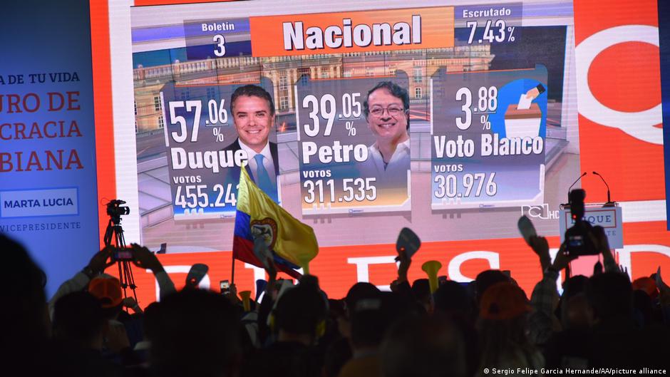 Óscar iván zuluaga anuncia que apoyará la candidatura de federico gutiérrez a la presidencia de la república. Ue Colombia Apretada Agenda Por La Paz Y Las Elecciones Colombia En Dw Dw 04 02 2022