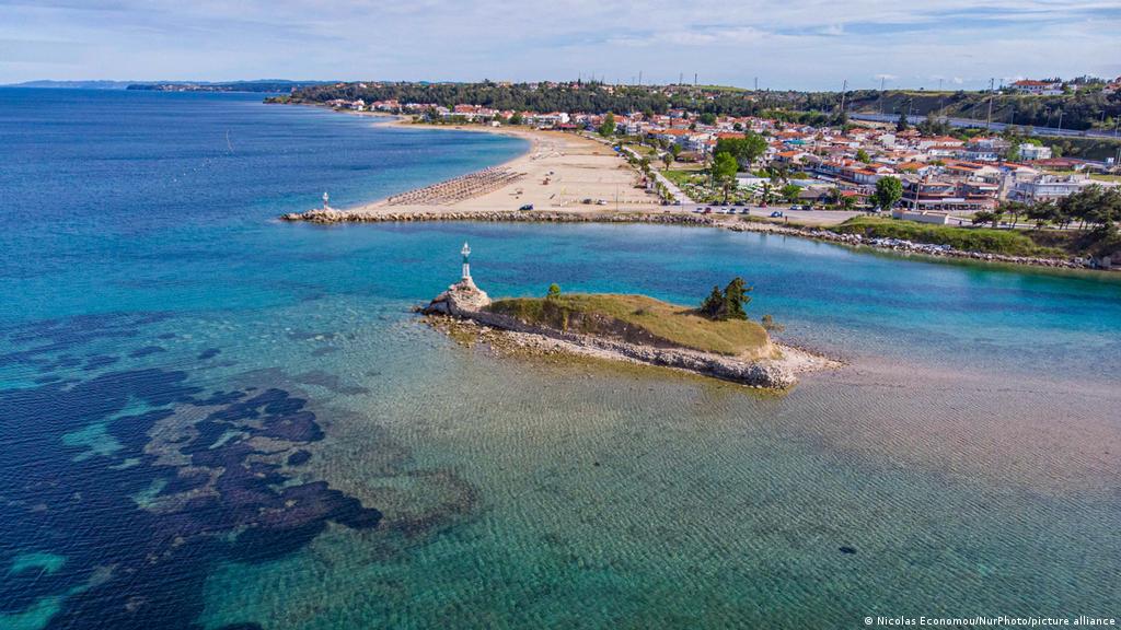 I have lived in athens for the past three years . Coronavirus Greece Is Officially Open But Will The Tourists Come Dw Travel Dw 19 05 2021