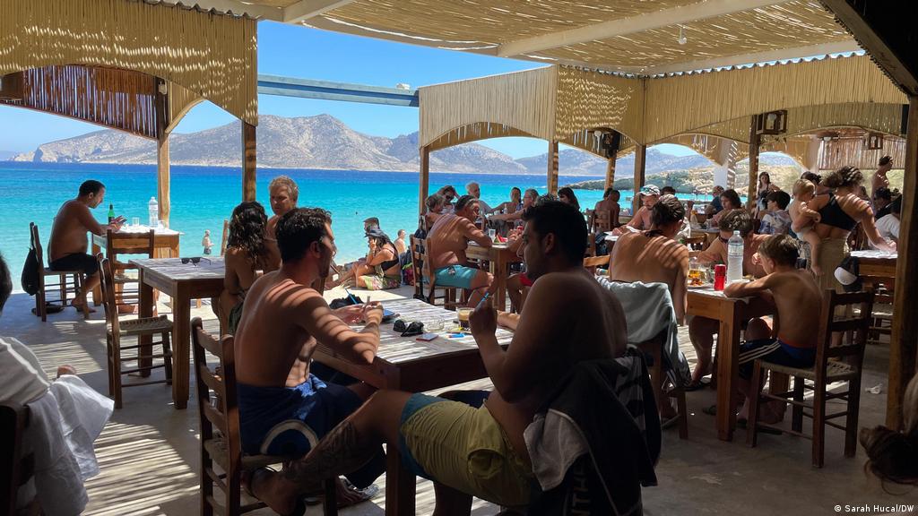 5 minutes later the test was done and a receipt for payment given. Has Summer Tourism In Greece Bounced Back Dw Travel Dw 25 08 2021