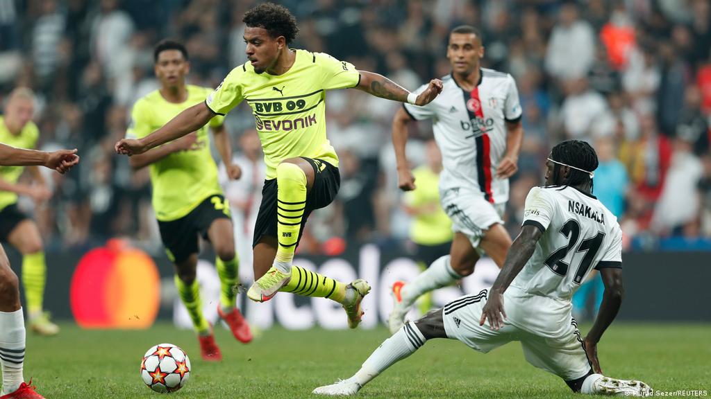 Beli jersey borussia dortmund terbaik harga murah april 2022 terbaru di tokopedia! Puma Apologize For Controversial Borussia Dortmund Jersey Sports German Football And Major International Sports News Dw 17 09 2021