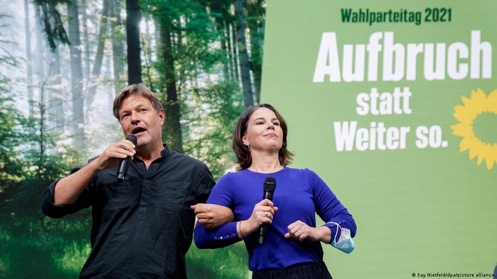 Im vorfeld der bundestagswahl beantwortet annalena baerbock (kanzlerkandidatin von bündnis 90/die grünen) die fragen von wählerinnen und wählern. Annalena Baerbock Germany News And In Depth Reporting From Berlin And Beyond Dw 28 11 2021