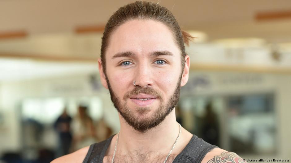 Gil ofarim ist ein deutscher musiker und schauspieler. Who Is German Singer Gil Ofarim Music Dw 06 10 2021