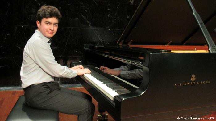 Cualquier donacion a este ministerio sera un abendicion.y juntos podamos seguir con esta gran labor de seguir formando muchos mas musicos . Mexicano De 14 Anos Gana Premio Beethoven Bonnensis Y Toca En La Beethovenhaus Cultura Dw 21 11 2021
