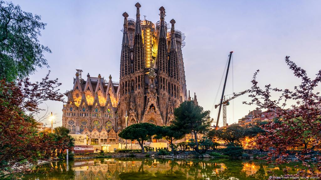 La sagrada familia, la obra mayor del arquitecto antoni gaudí,. Jordi Fauli Tras Los Pasos De Gaudi En La Sagrada Familia De Barcelona Europa Al Dia Dw 15 12 2021