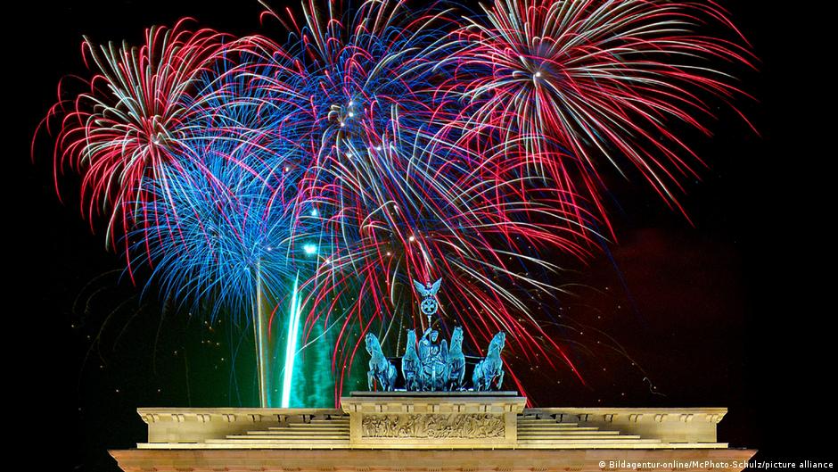 Select a fireworks image to download for free. Germany Bans Private New Year S Eve Fireworks Again News Dw 17 12 2021
