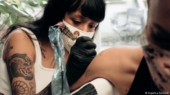 New Eu Ink Rules Force Tattoo Artists To Change Their Spots | Europe | News And Current Affairs From Around The Continent | Dw | 07.01.2022 394_x_700_jpg