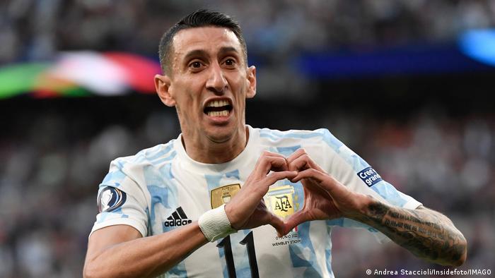 Selección de fútbol de argentina)‏ هو ممثل الأرجنتين الرسمي في رياضة كرة القدم. Brdr 35ln Ymcm