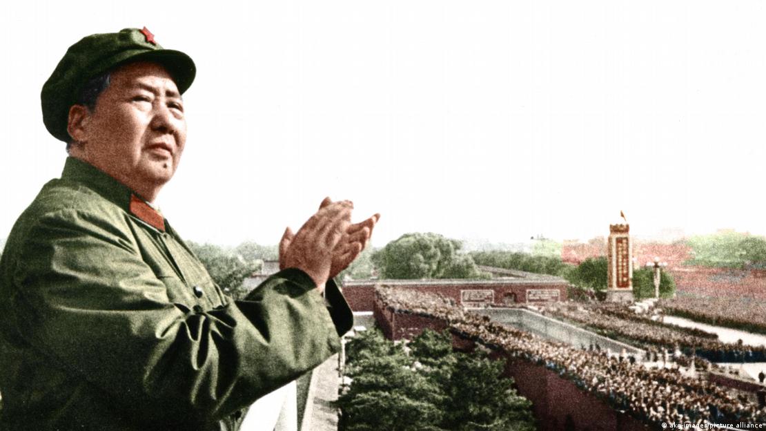 圖為1969年，毛澤東出席中華人民共和國成立20周年慶祝活動