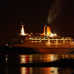 QE2 Leaving Greenock 2008