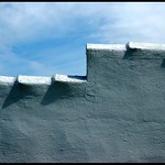 tras el muro, rumor de agua