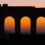 L'aura del tramonto sulle rovine
