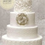 #Repost @villamazzucchelli with @repostapp ・・・ Il giorno del matrimonio, la torta concluder&agrave; i festeggiamenti con la sua entrata trionfale. In sintonia con la scelta dello stile del ricevimento, dal pi&ugrave; romantico al pi&ugrave; glamour o per pochi intimi...il 12