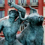 Sculpture de Saturne avec un taureau (fontaine du Soleil, Nice)