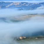 包圍 Surrounding ~ Advection fog @ Pienza, Val d'Orcia, Tuscany ( Toscana ) , Italy 托斯卡尼，歐查谷地(奧爾恰谷)，皮恩札 ~