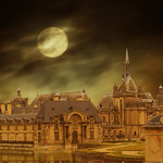 Full moon over the palace of Chantilly !