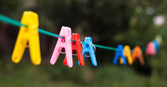 5 suggerimenti per ridurre la pila di panni da stirare · 1. Stendere i panni: come non rovinare i vestiti - GreenStyle