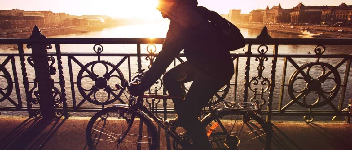 Jalan Kaki dan Bersepeda Olahraga Murah Mudah - guesehat.com