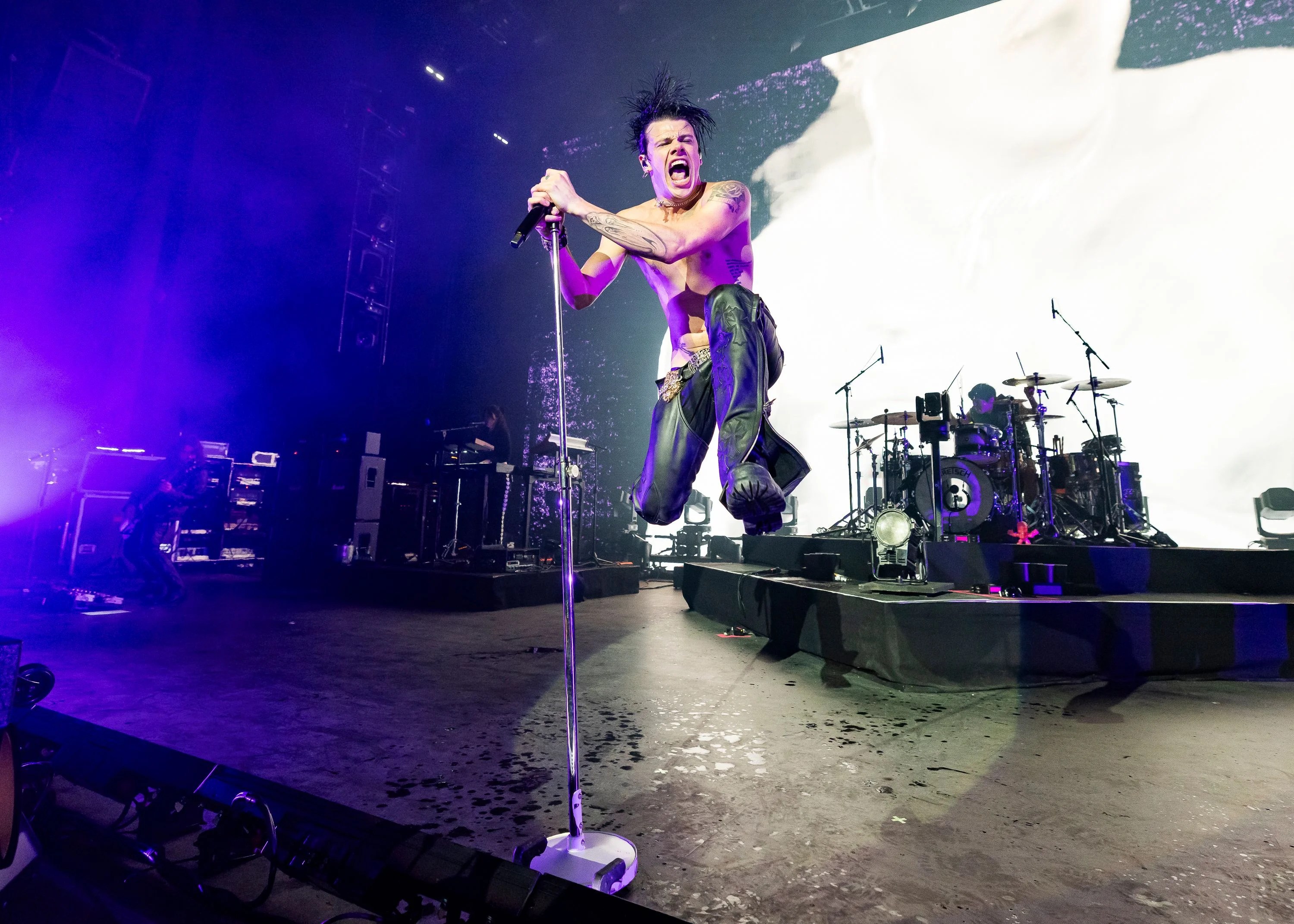 Cops searching for alleged Yungblud stalker after she fails to attend court