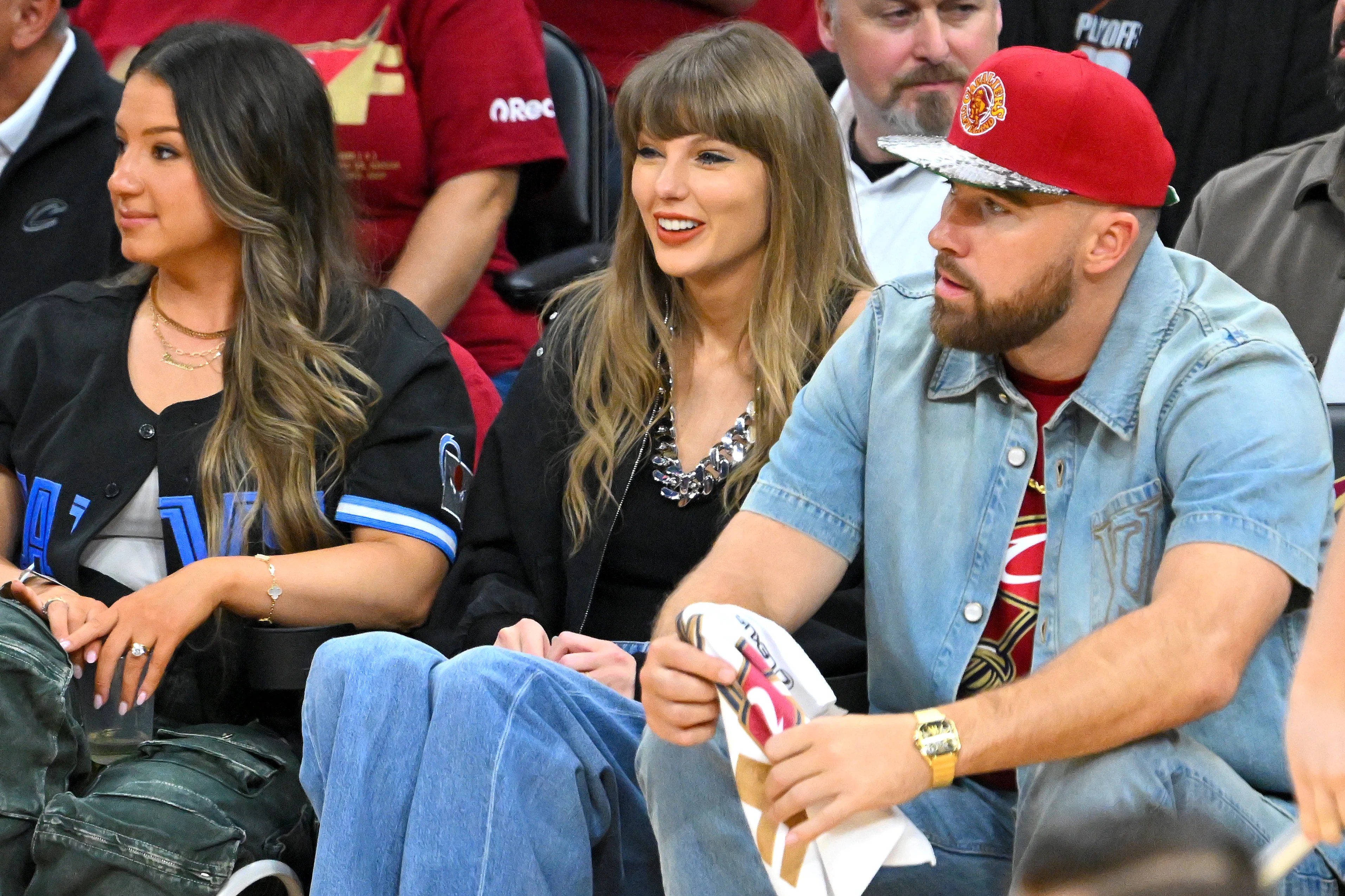 Taylor Swift snubbed by commentators as she attends NBA game with Travis Kelce