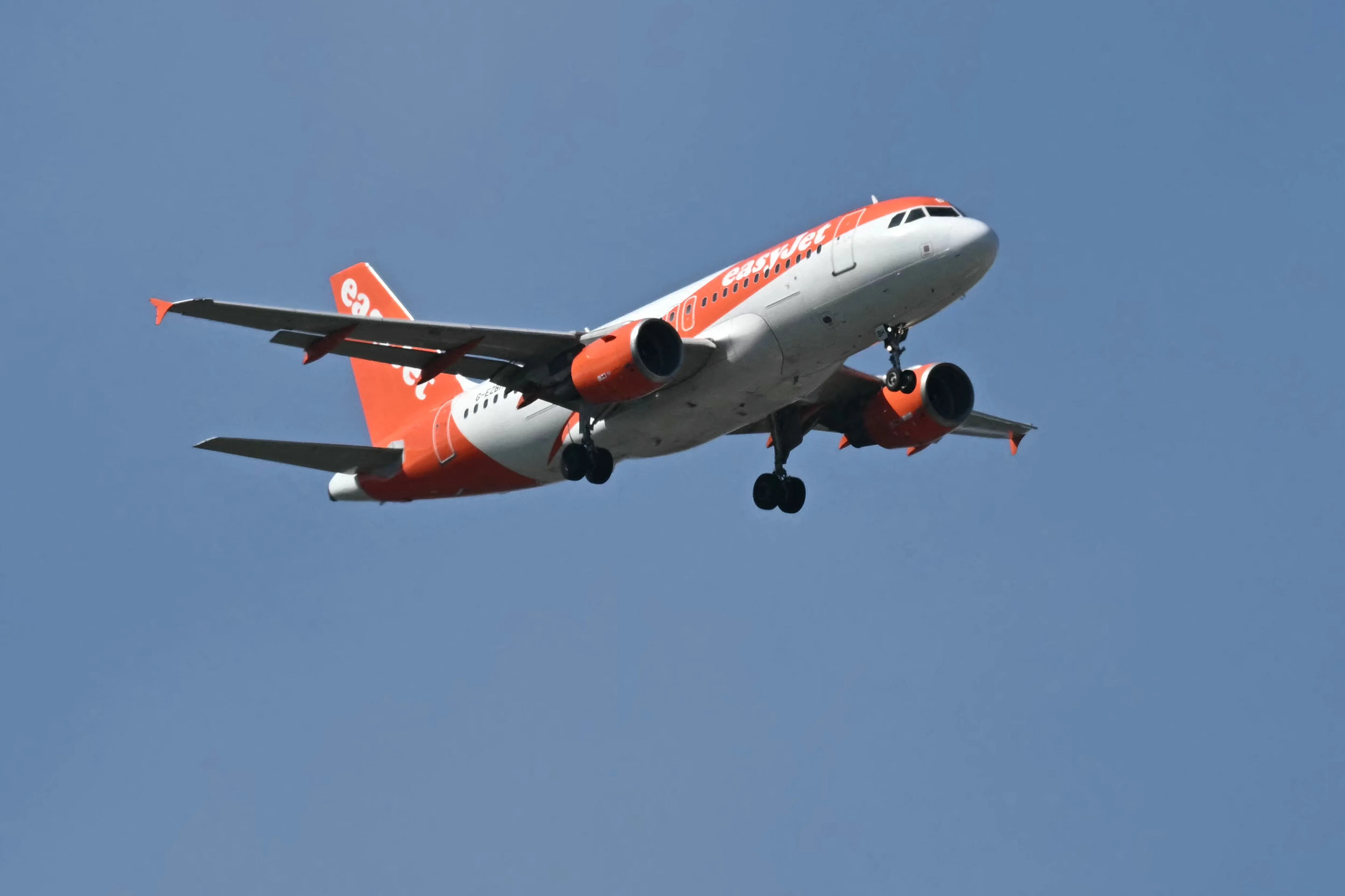 easyJet takeover: Budget airliner responds to bid rumours from US investment firm Castlelake