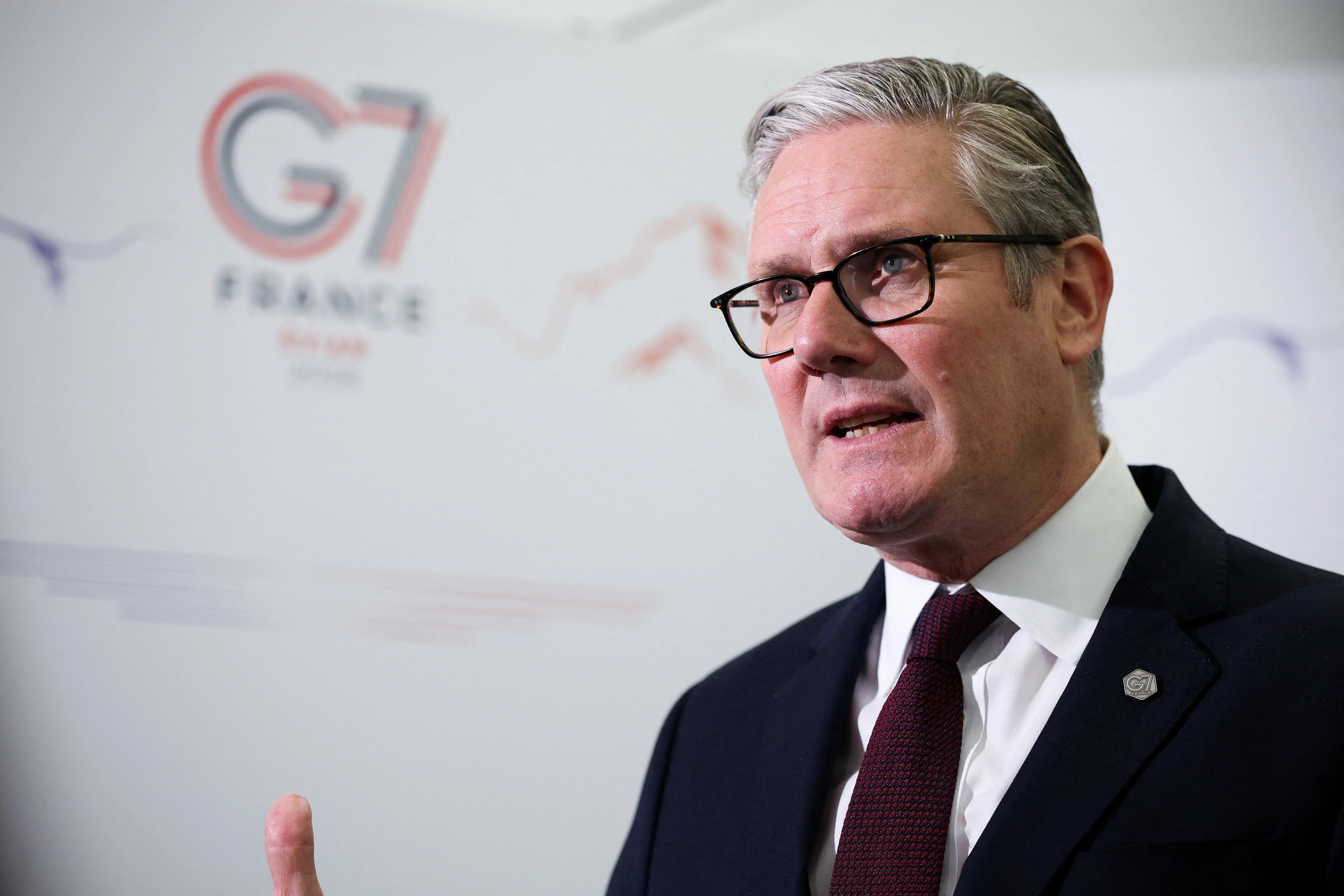 Donald Trump has raised no concerns with me over defence spending at G7, Starmer claims as he insists he’s not been snubbed by US president