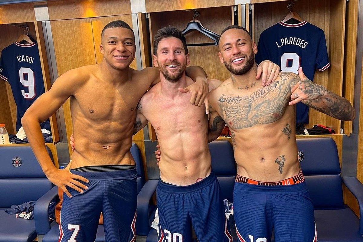 Tons of awesome neymar and mbappé wallpapers to download for free. Uefa Champions League Lionel Messi Neymar Kylian Mbappes Shirtless Locker Room Picture After Psg Beat Man City 2 0 Goes Viral See Pic Psg Win
