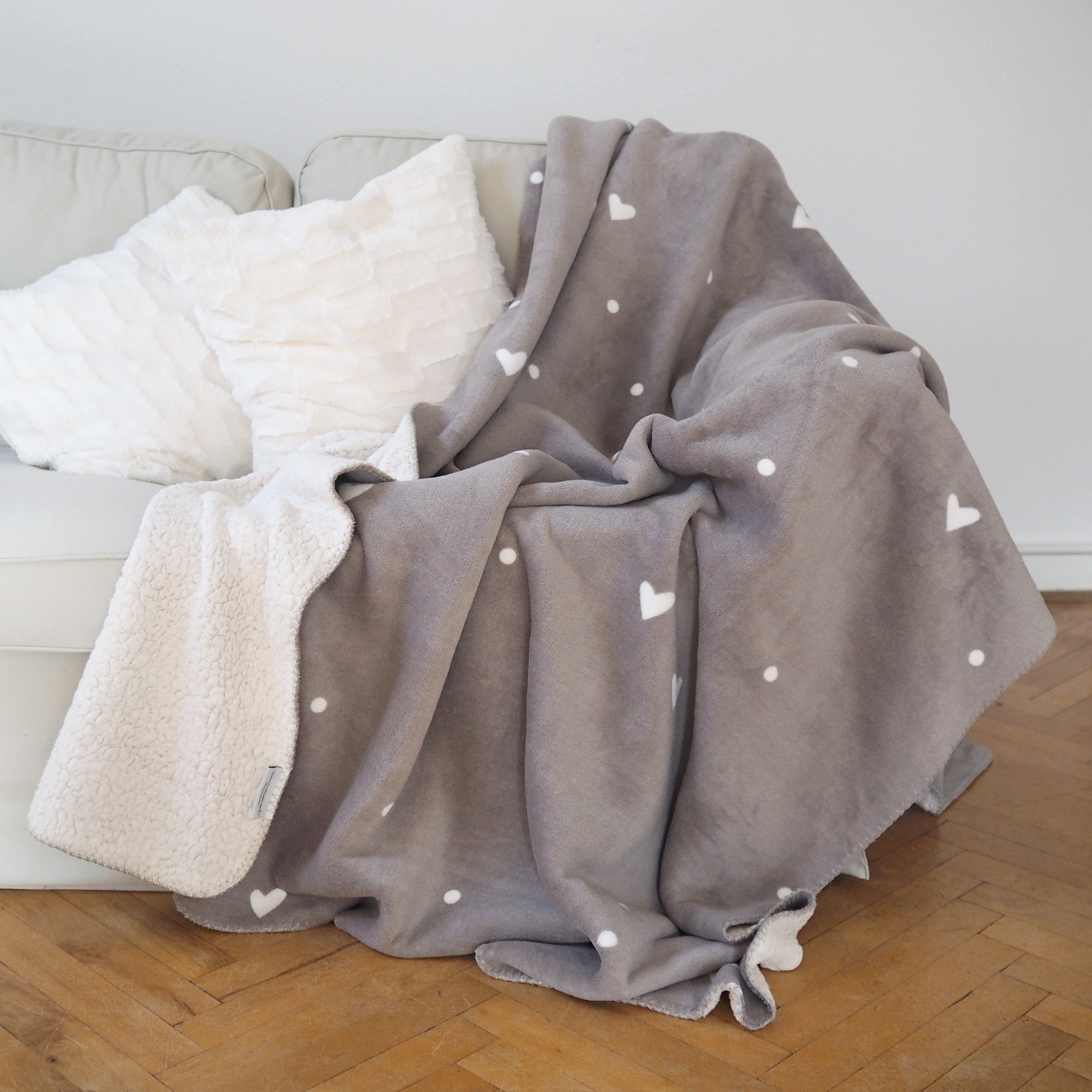 Theko natur luxus designer teppich viva silk sterne grau grau 70x140 cm online kaufen bei galeria. Kuscheldecke "Flausch" grau