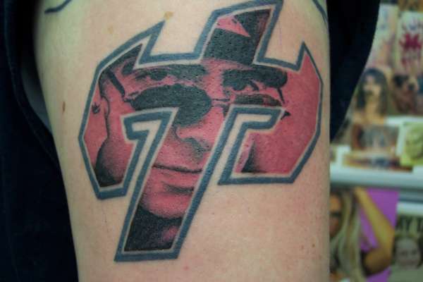 Motorheads Guitarist In A Red Judas Priest Logo Tattoo 400_x_600_jpg