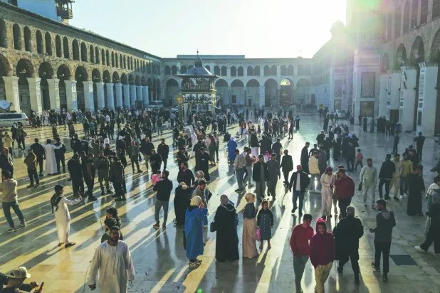 مساجد دمشق تغصُّ بالمصلين صبيحة عيد الفطر&hellip; والآلاف يملأون الساحات العامة