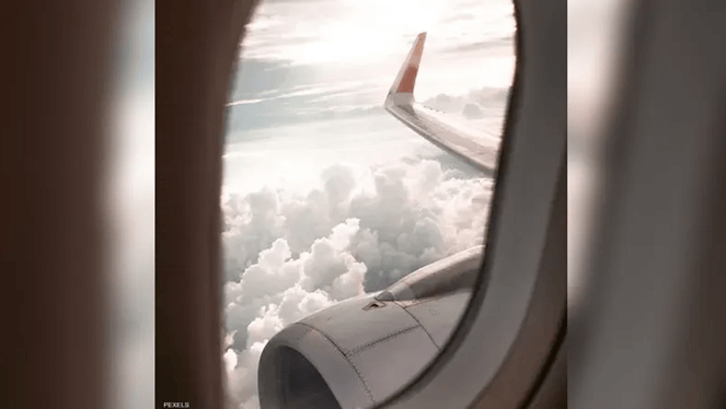 مُسافر أجبر طائرة على الهبوط إضطراريّاً.. إليكم ما حصل!