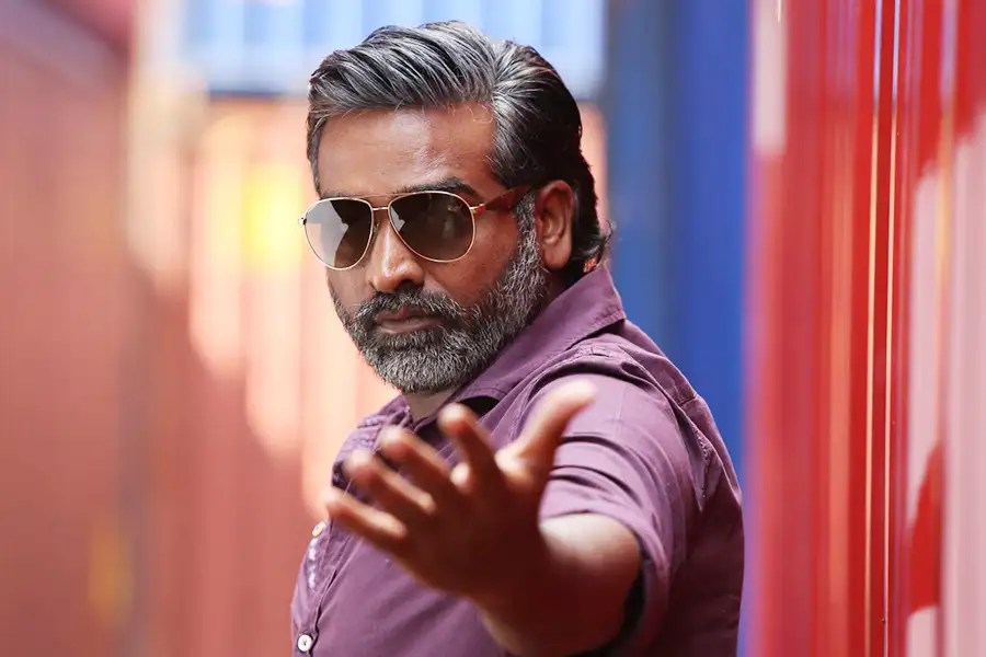 Kennedy john victor (born 17 april 1966), better known by his stage name vikram, is an indian actor and playback singer who predominantly appears in tamil cinema and also appeared in telugu, malayalam and hindi cinema. Vikram Vedha Movie Photos | Vikram Vedha Movie Stills | Vikram Vedha ...