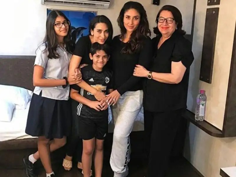 Bollywood stars kareena kapoor khan and saif ali khan welcomed their second child on february 21. Pic Kareena Kapoor Poses With Mother Babita Sister Karisma Kapoor And Her Kids