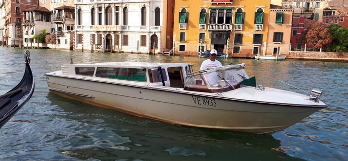 Exclusive water taxi transfer service from venice marco polo airport to the hotel you booked. Travelling In Style In A Water Taxi In Venice Trip101