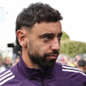 Fernandes’ Leadership Shines After Man Utd’s Shock Grimsby EFL Cup Defeat Fernandes’ Leadership Shines After Man Utd’s Shock Grimsby EFL Cup Defeat