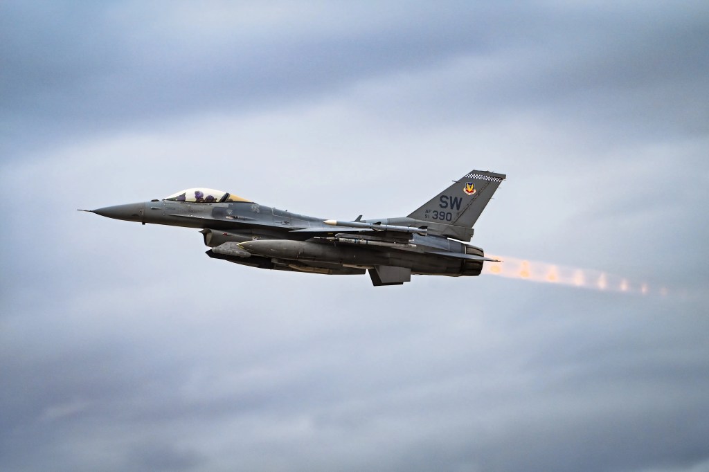 Six F-16 Pilots Earn Distinguished Flying Cross for Midnight Hammer Six F-16 Pilots Earn Distinguished Flying Cross for Midnight Hammer