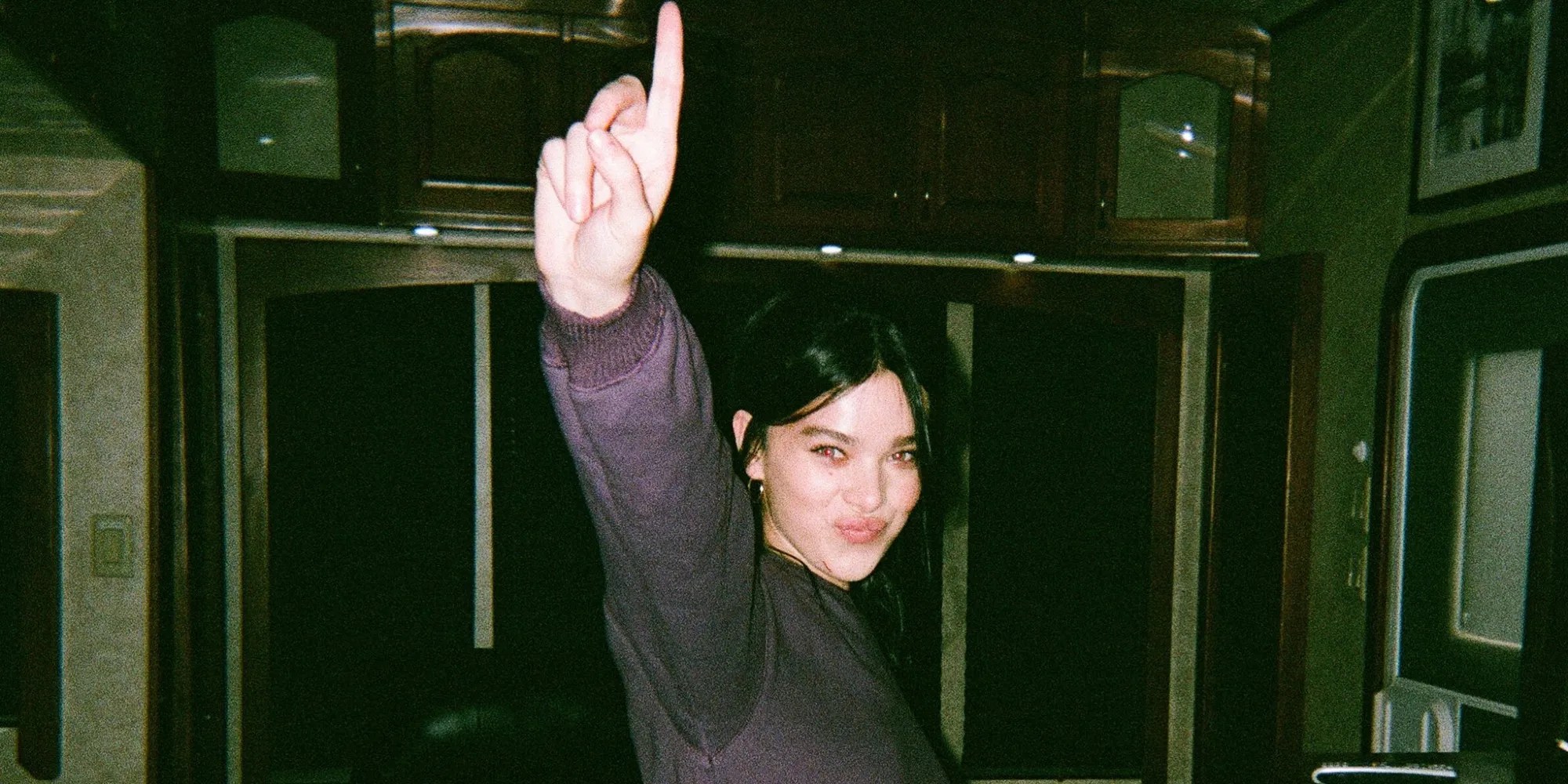 Nov 22, 2021 · hawkeye superfan kate bishop, played by hailee steinfeld, crashes into his life after a charity auction goes disastrously wrong. V4pxohpgzvh8om