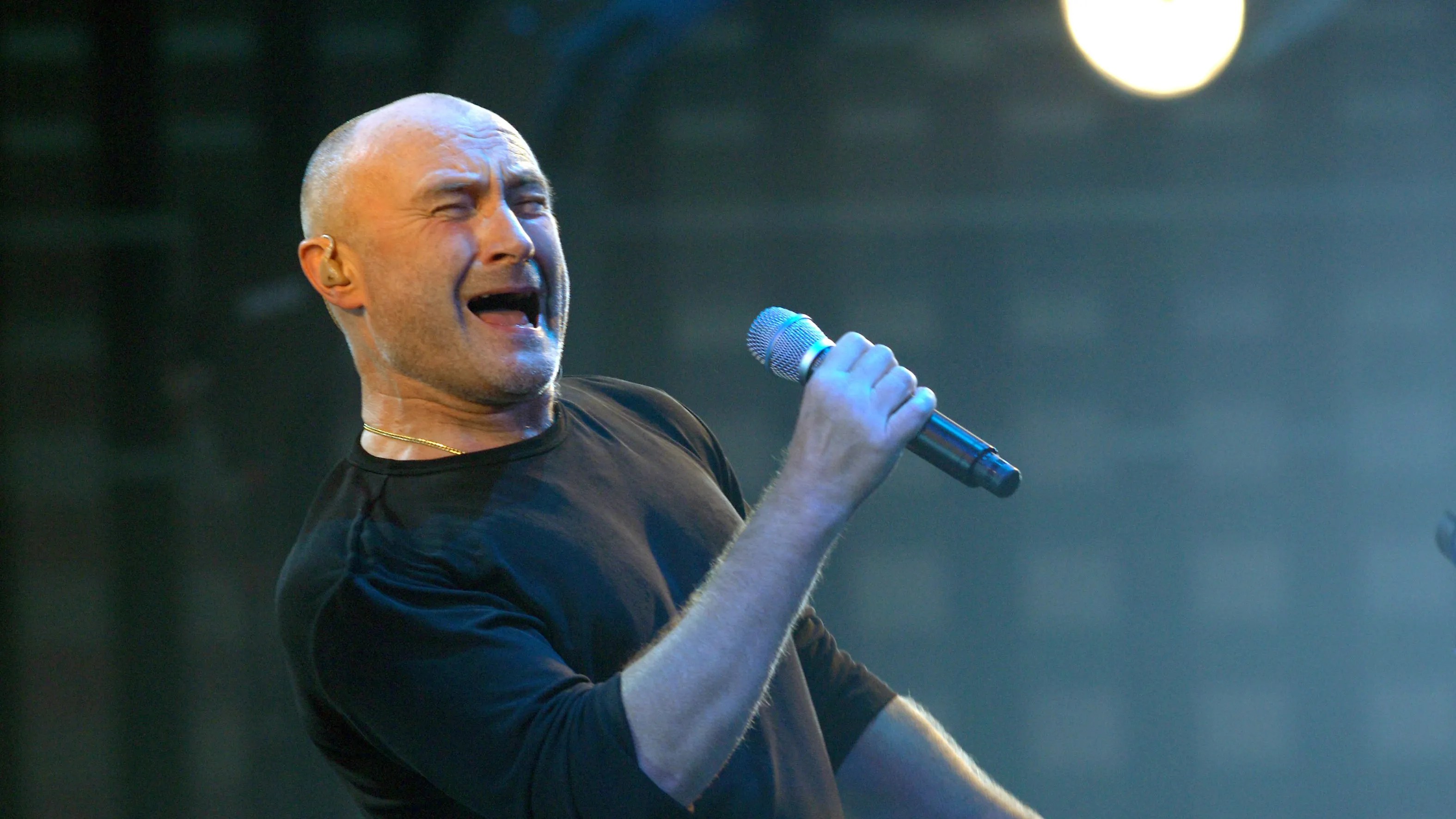 10 Rock Bands That Found Greater Success With Replacement Singers