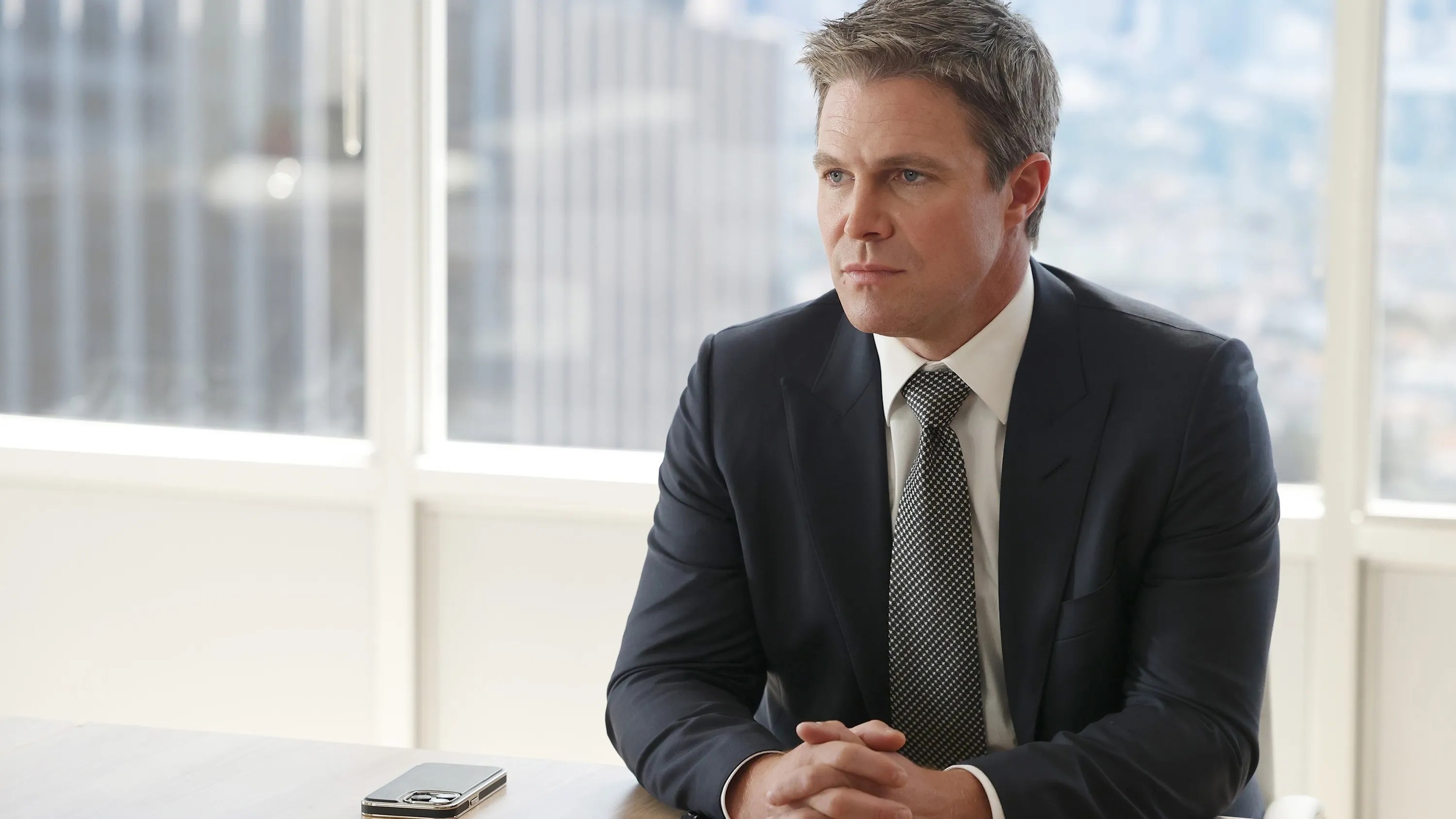 Stephen Amell’s Procedural Reboot Brings Back Original Star 27 Years Later