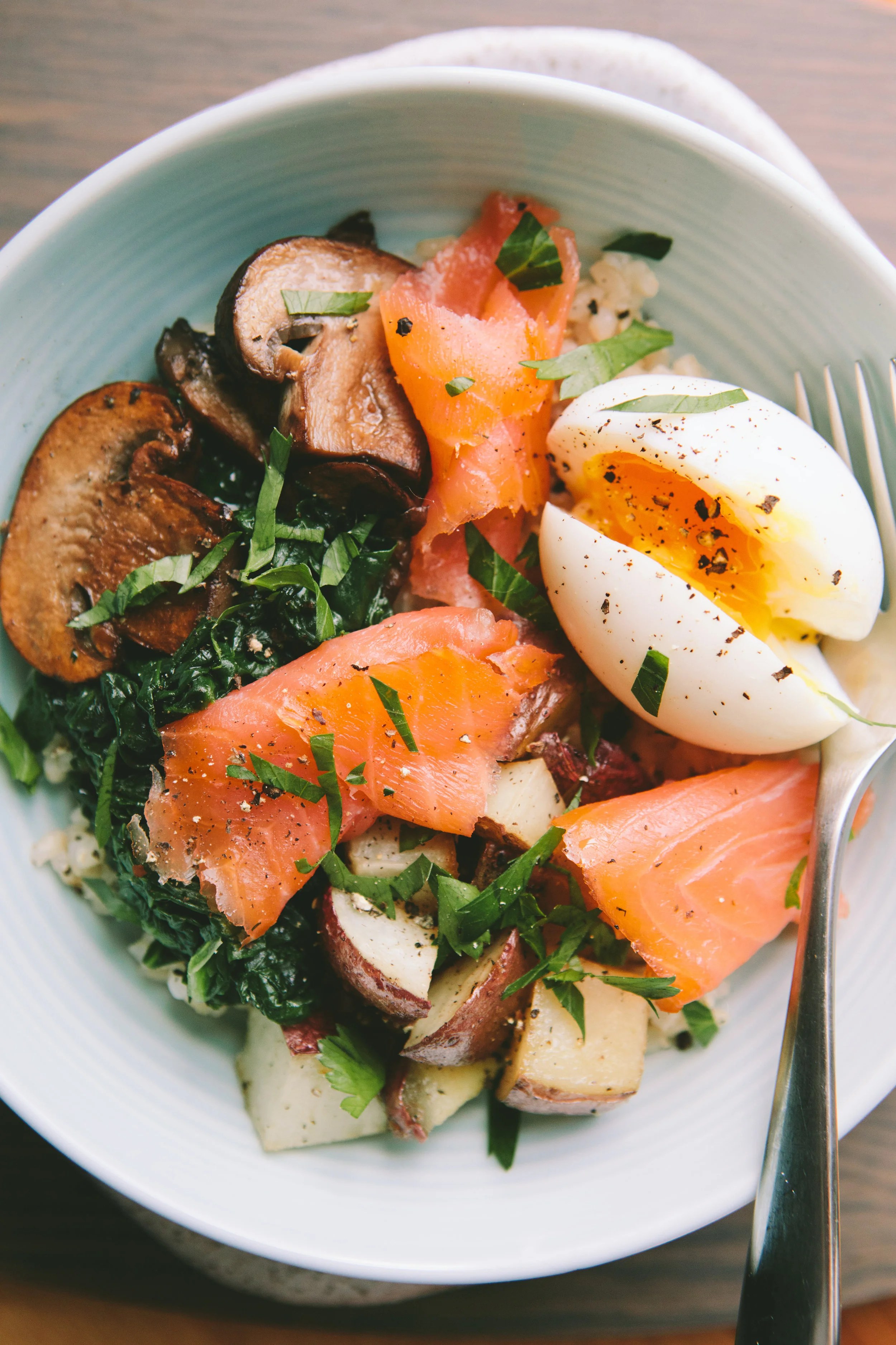 Like my everything but the kitchen sink cauliflower rice, you can choose your own delicious adventure by throwing in your favorite ingredients, and. Smoked Salmon Breakfast Bowl with a 6-Minute Egg — A ...