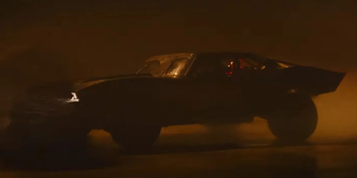 Une batmobile intimidante et « animale », taillée pour effrayer les ennemis du chevalier noir. Why The Batman S Batmobile Is So Different From Past Versions