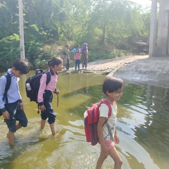 Bhiwani News: गांवों में एक माह बाद भी जलभराव की मार, प्रशासन के प्रबंध फेल Latest Haryana News Bhiwani News: गांवों में एक माह बाद भी जलभराव की मार, प्रशासन के प्रबंध फेल Latest Haryana News