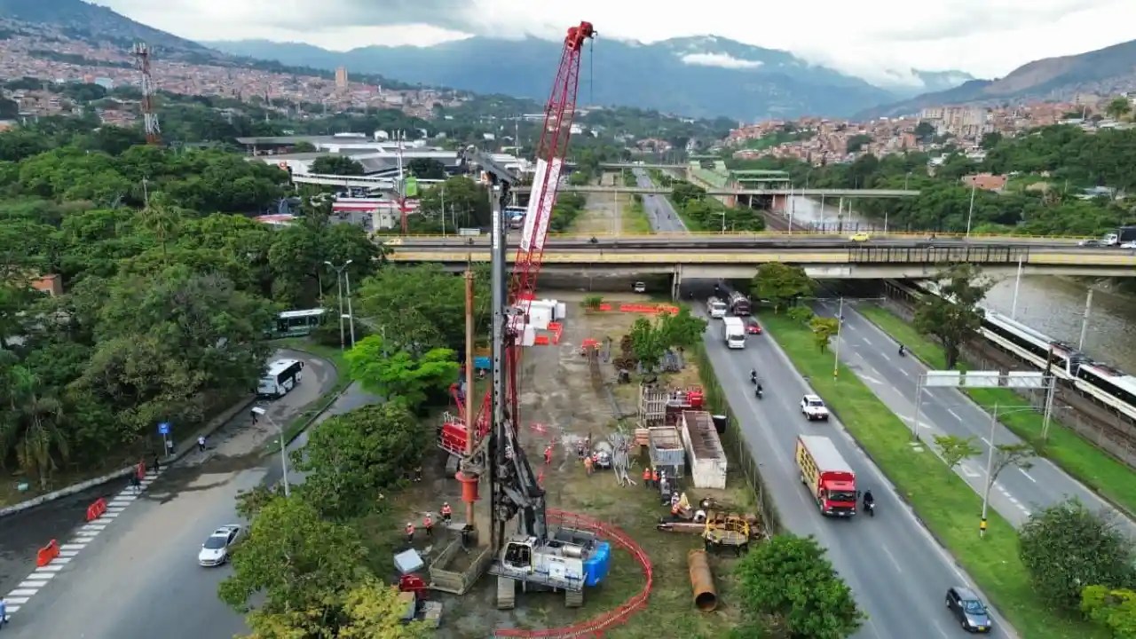 The foundations of the Caribe viaduct begin: the 80 Metro begins to take shape